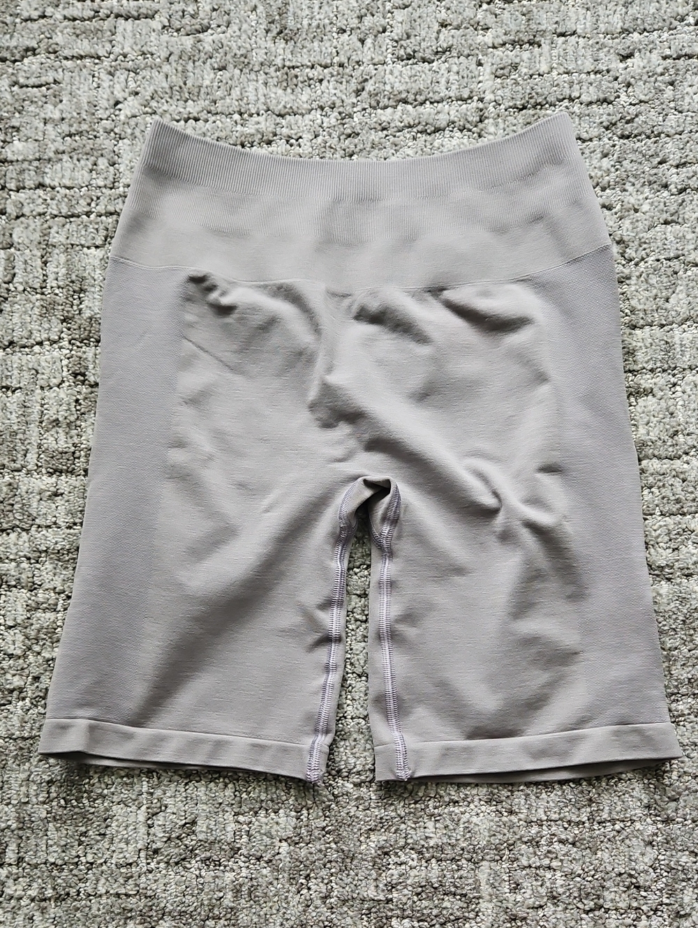 Alphalete High-Rise Bike Shorts in Light Gray